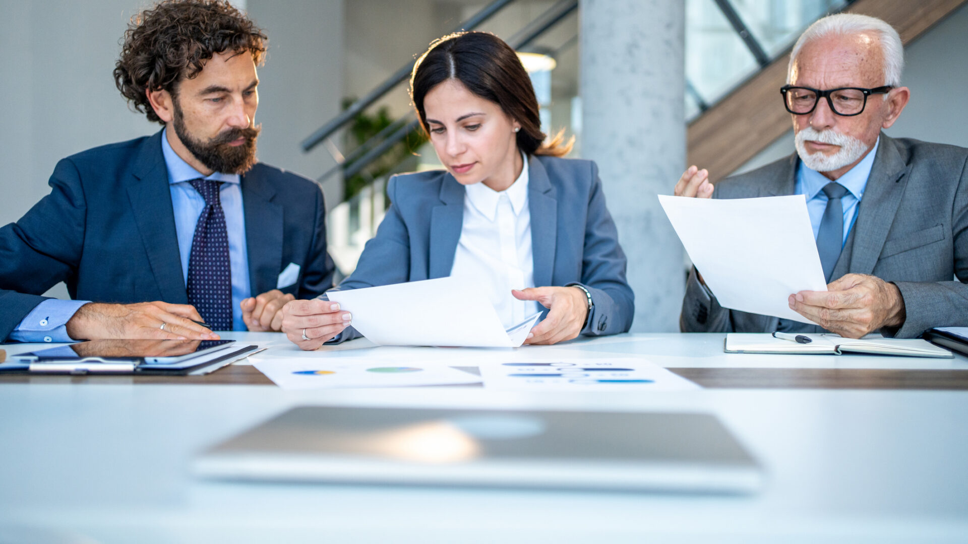Multi-branch KPI reporting cadence: what directors should review daily, weekly and monthly in 2026